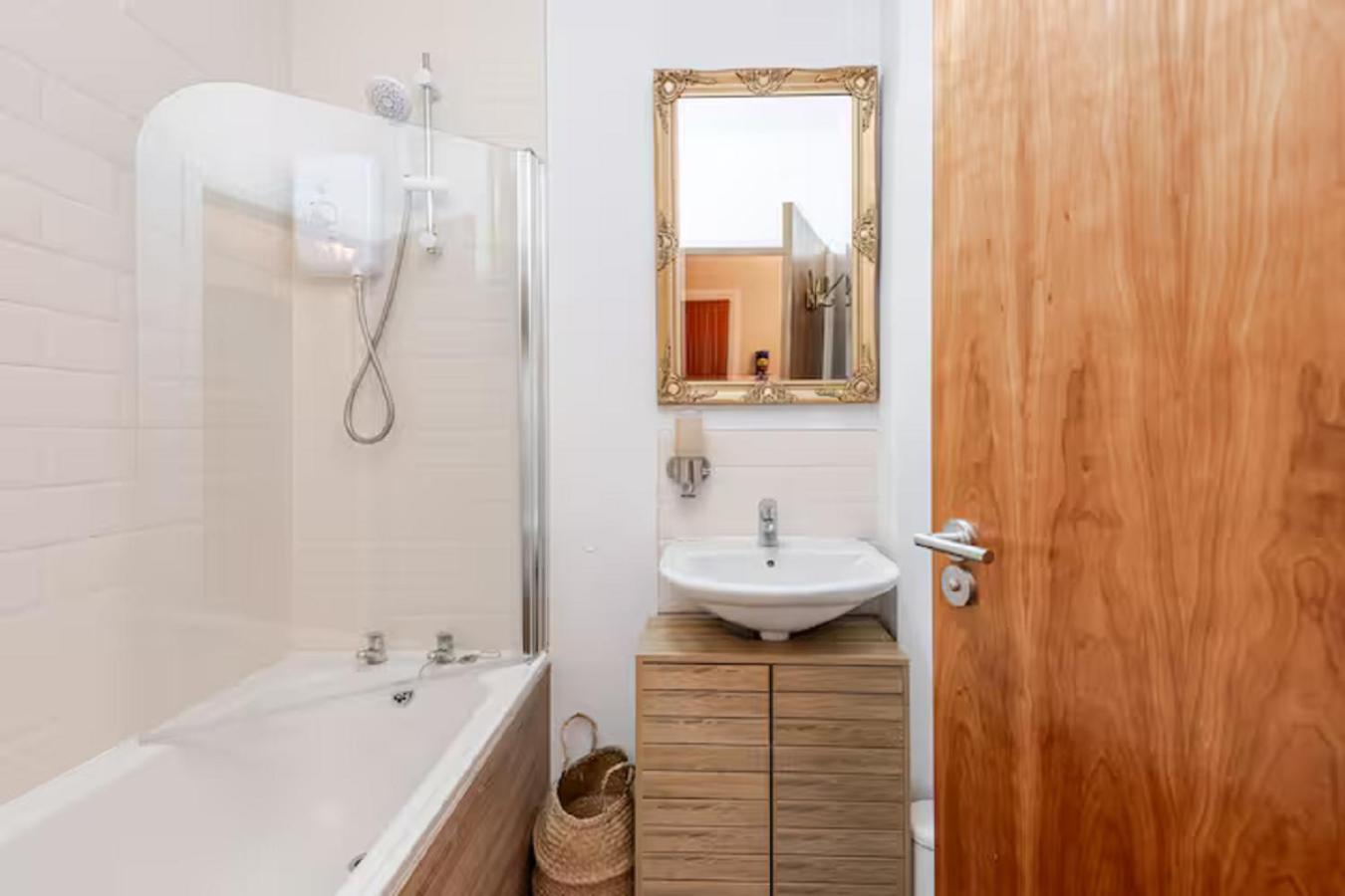Harbour Sound Apartment, Ballycastle, Causeway Coast Экстерьер фото